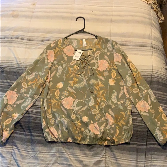 Woman’s Cute shirt - Picture 1 of 2